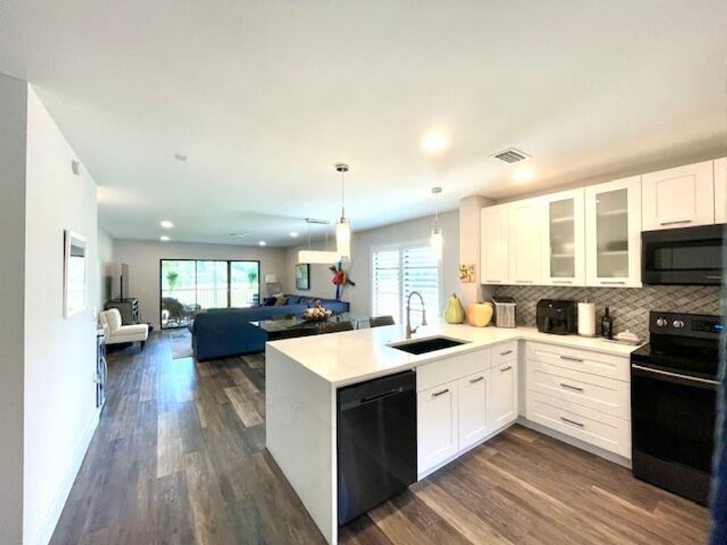 Photo of 5 Stratford Drive #D, Boynton Beach, FL 33436 (MLS # R11026470)