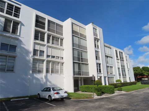 Condominium in Plantation FL 6923 Cypress Rd Rd.jpg