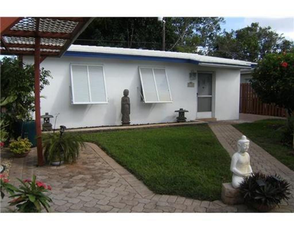 Photo of 1138 NE 13 Avenue #Rear, Fort Lauderdale, FL 33304 (MLS # F10407568)