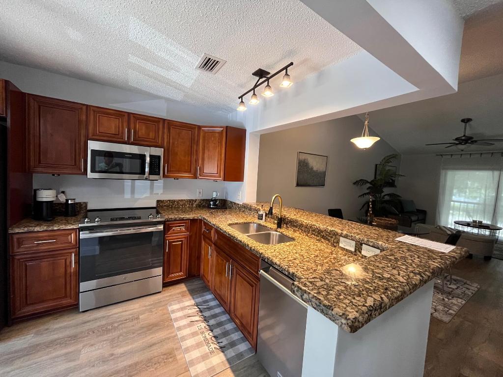 SAN REMO GOLF & TENNIS CLUB - Residential Lease