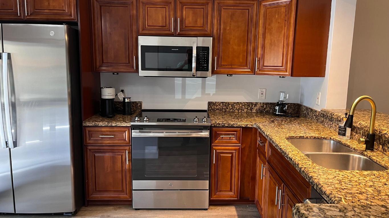 SAN REMO GOLF & TENNIS CLUB - Residential Lease