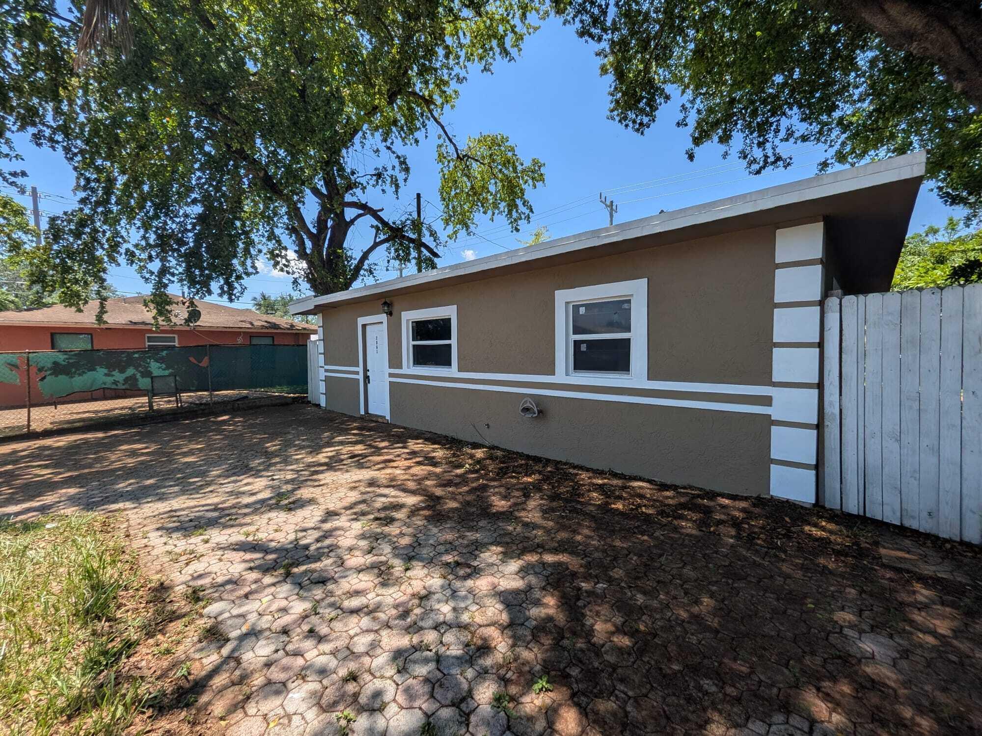33-48-42 W 50 OF E 550 OF - Residential