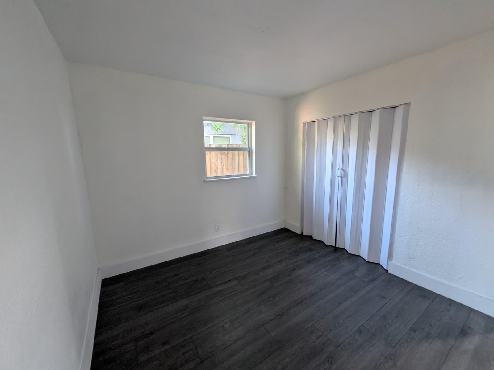 33-48-42 W 50 OF E 550 OF - Residential