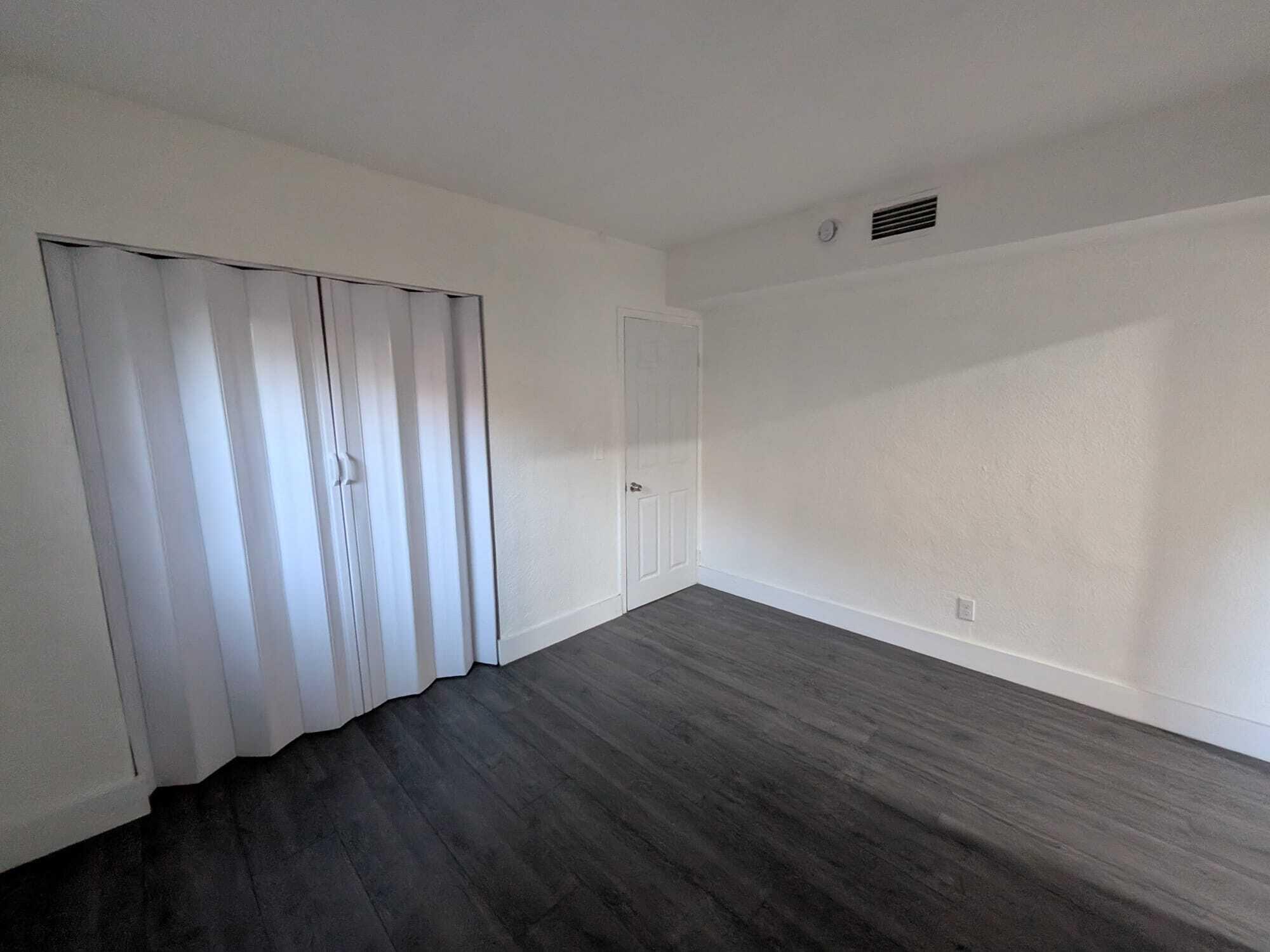 33-48-42 W 50 OF E 550 OF - Residential