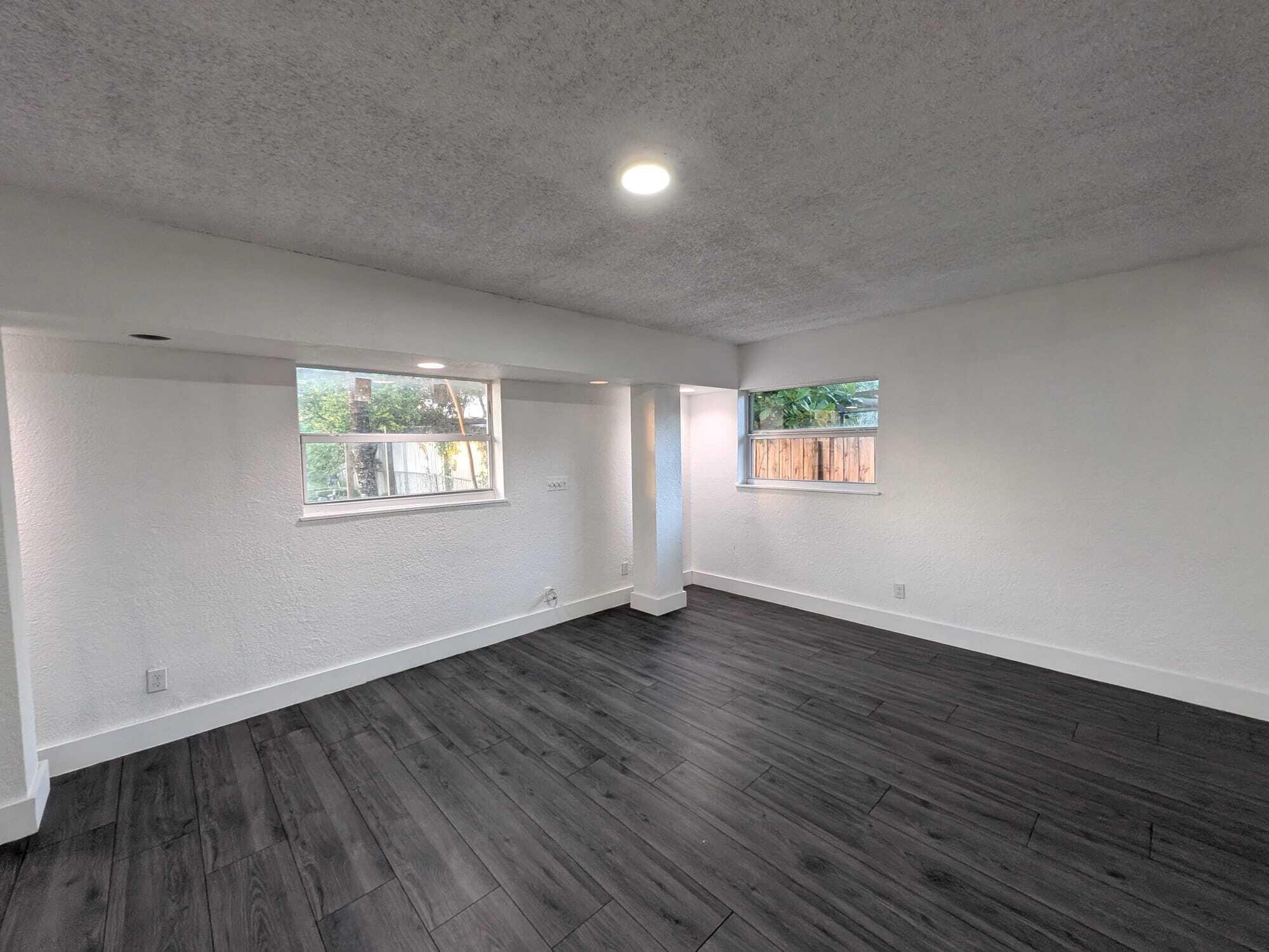 33-48-42 W 50 OF E 550 OF - Residential