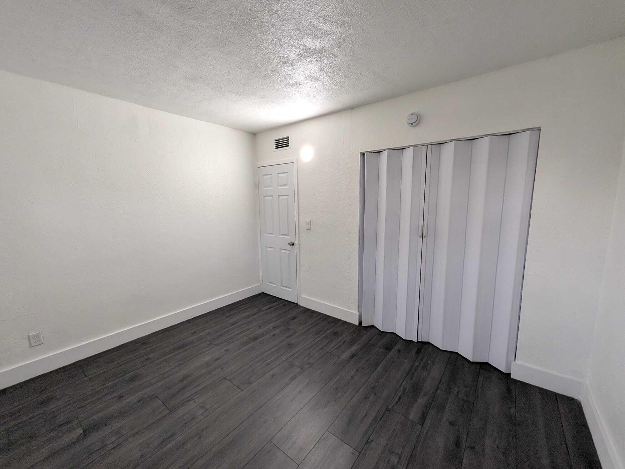 33-48-42 W 50 OF E 550 OF - Residential
