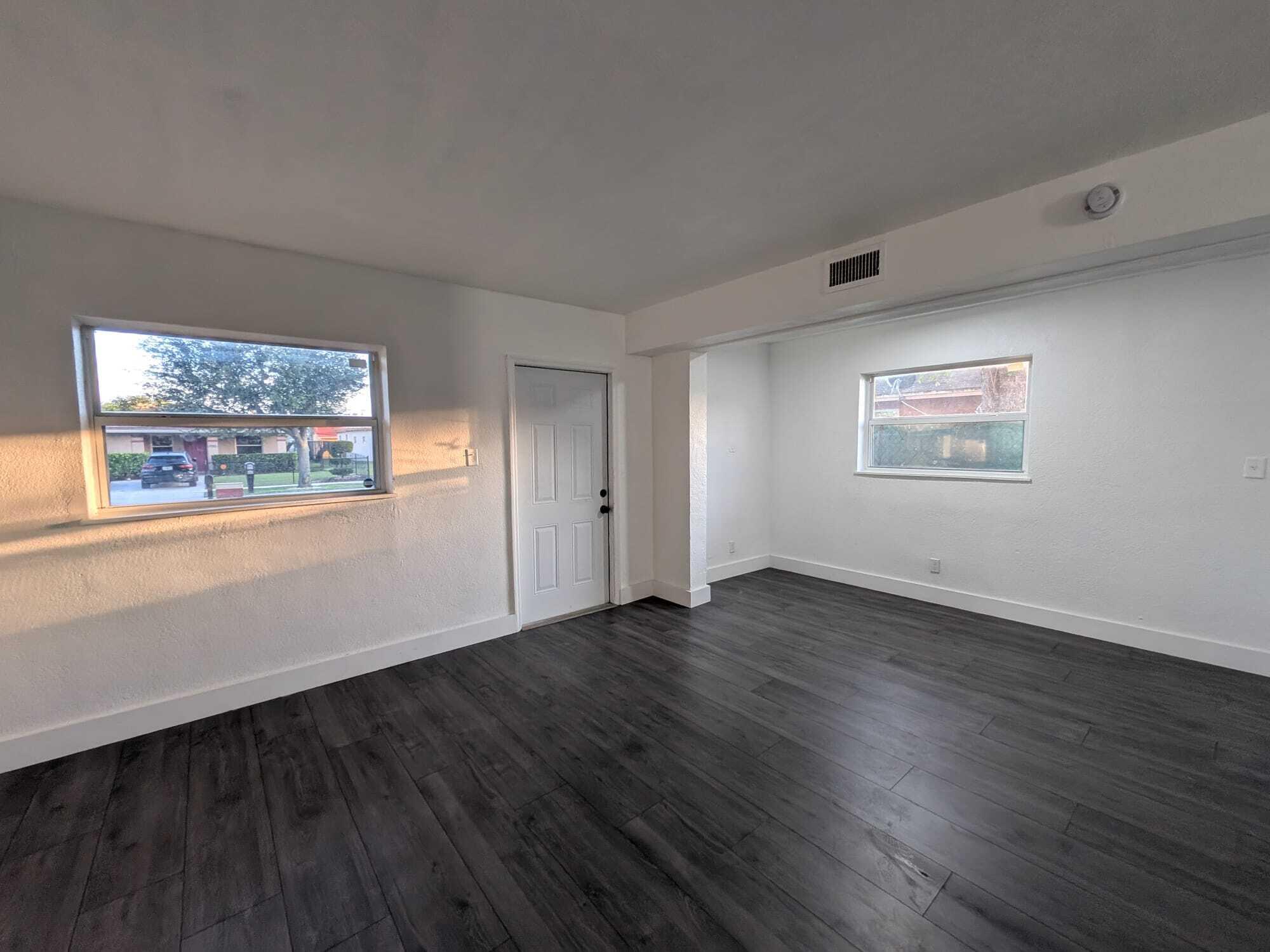 33-48-42 W 50 OF E 550 OF - Residential