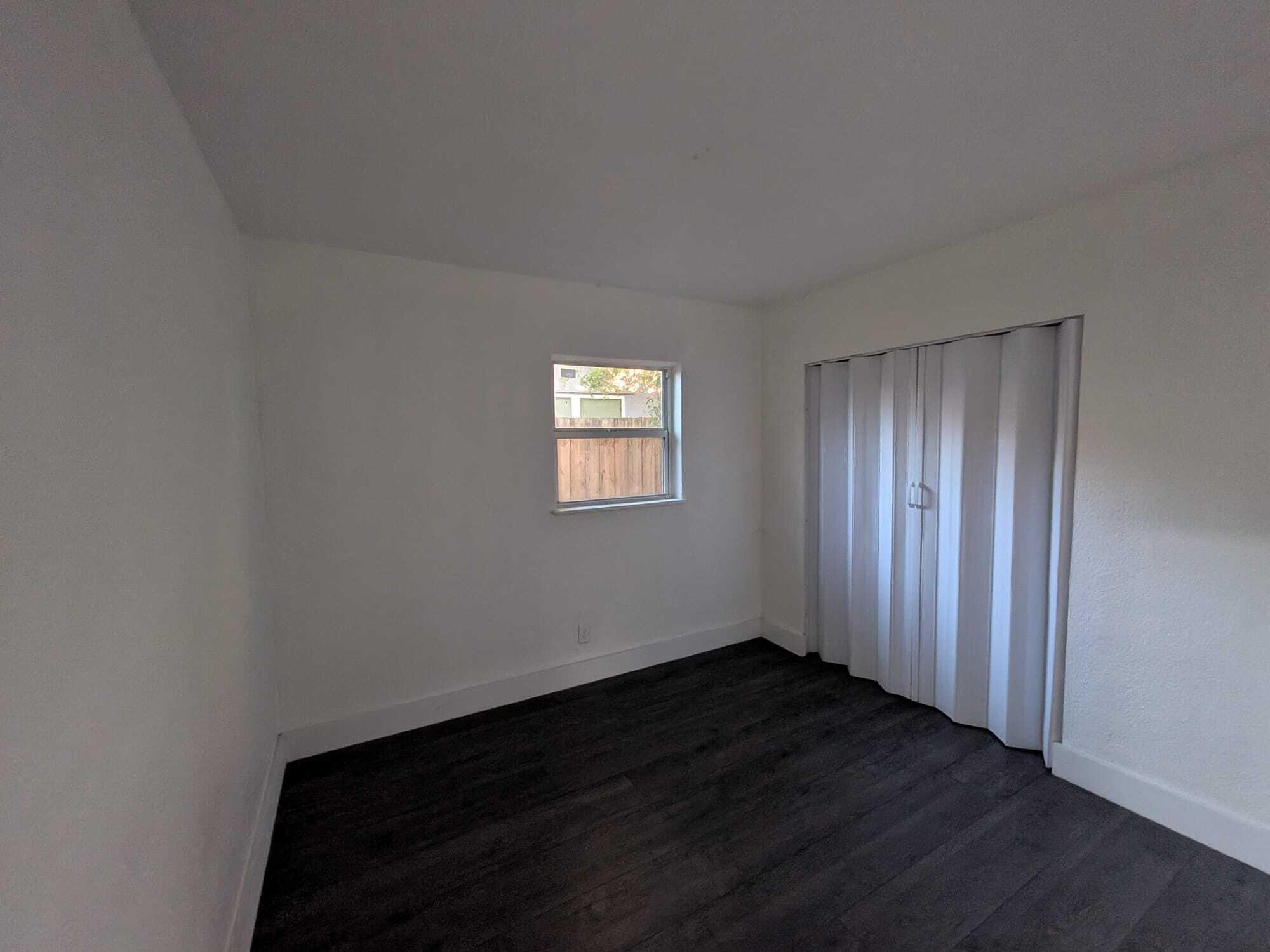 33-48-42 W 50 OF E 550 OF - Residential