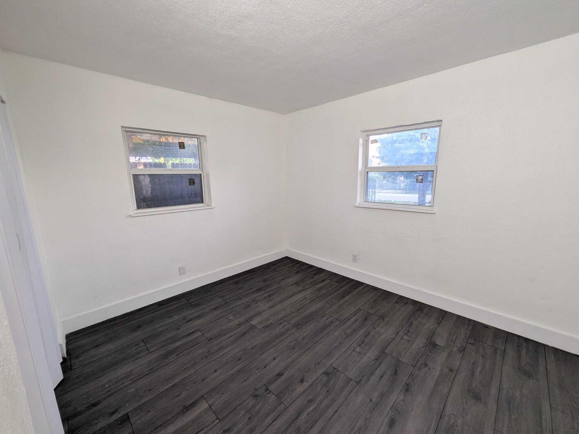 33-48-42 W 50 OF E 550 OF - Residential