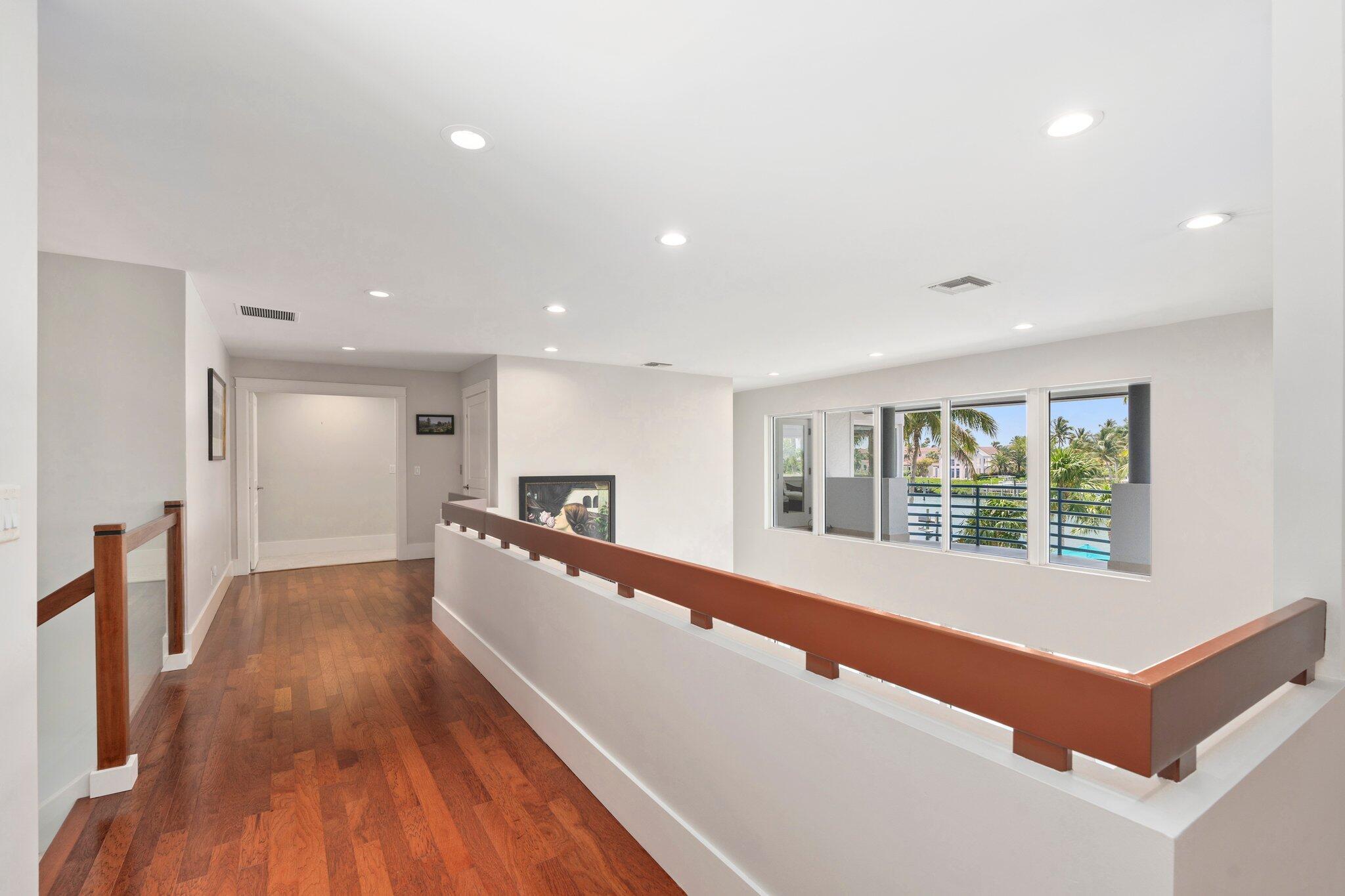 SAILFISH POINT - Residential