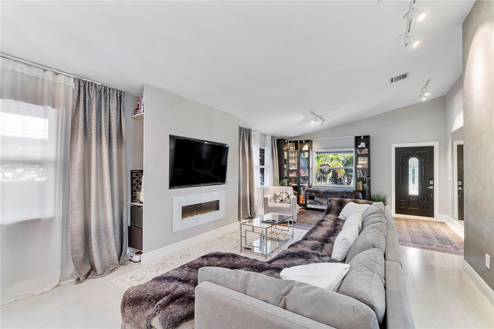 COUNTRY CLUB ACRES 5 - Residential