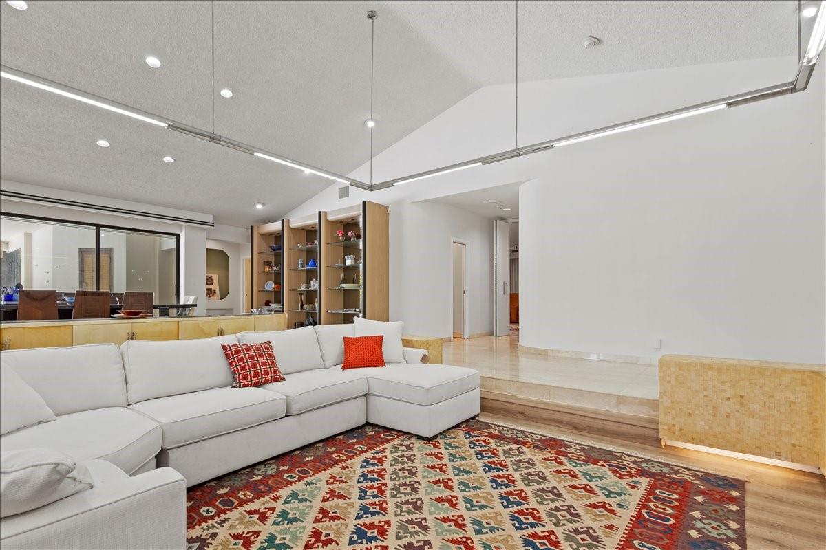 Woodlands Sec Four 66-25 - Residential Lease