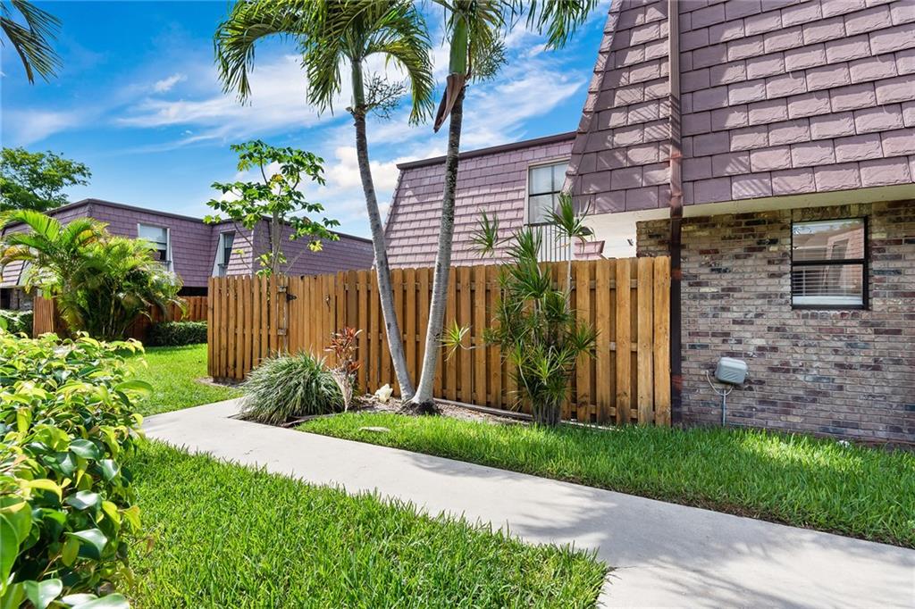 Courtyards at Boca - Residential