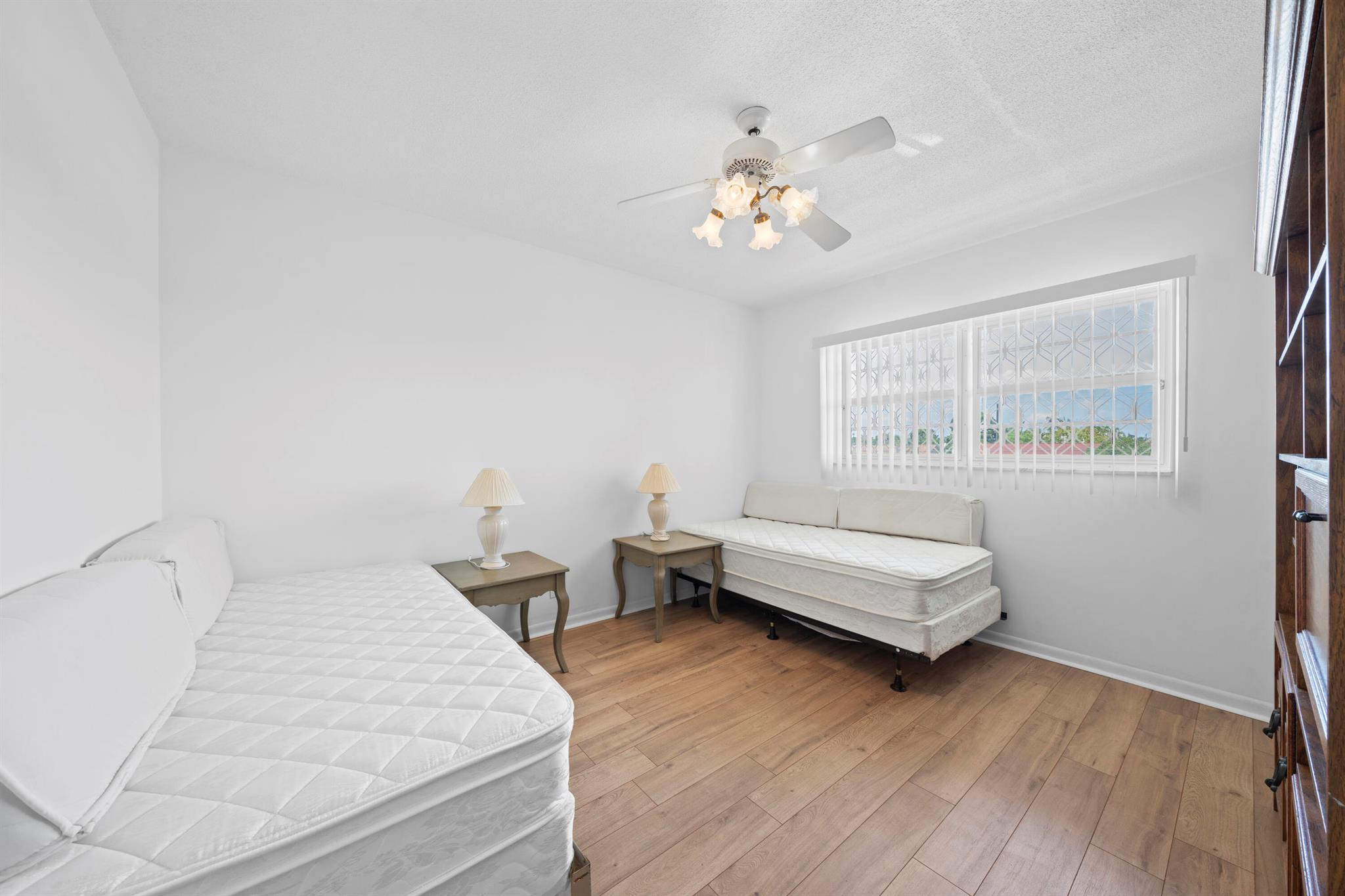 VILLAGE ROYALE ON THE GRE - Residential Lease