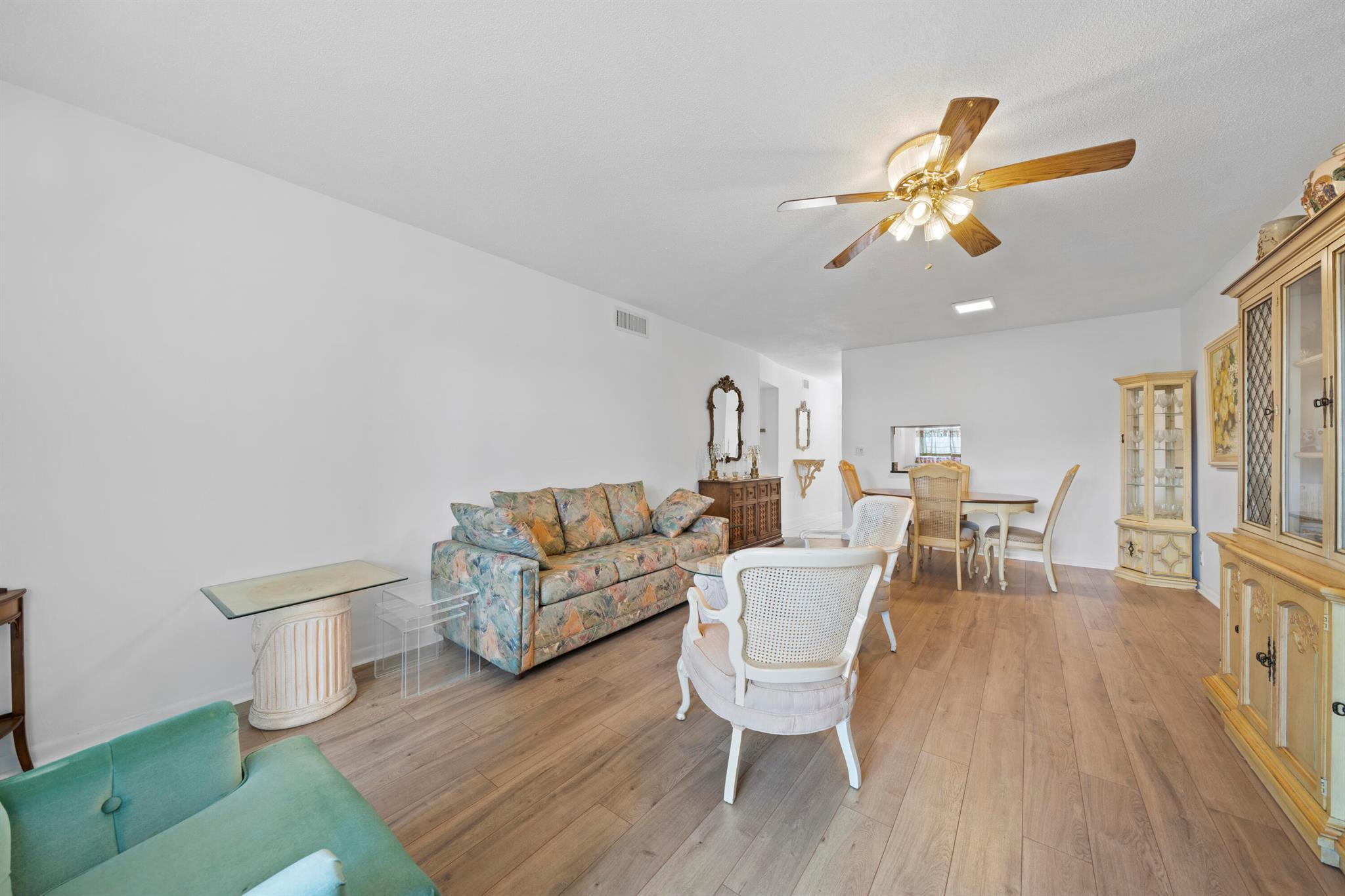 VILLAGE ROYALE ON THE GRE - Residential Lease