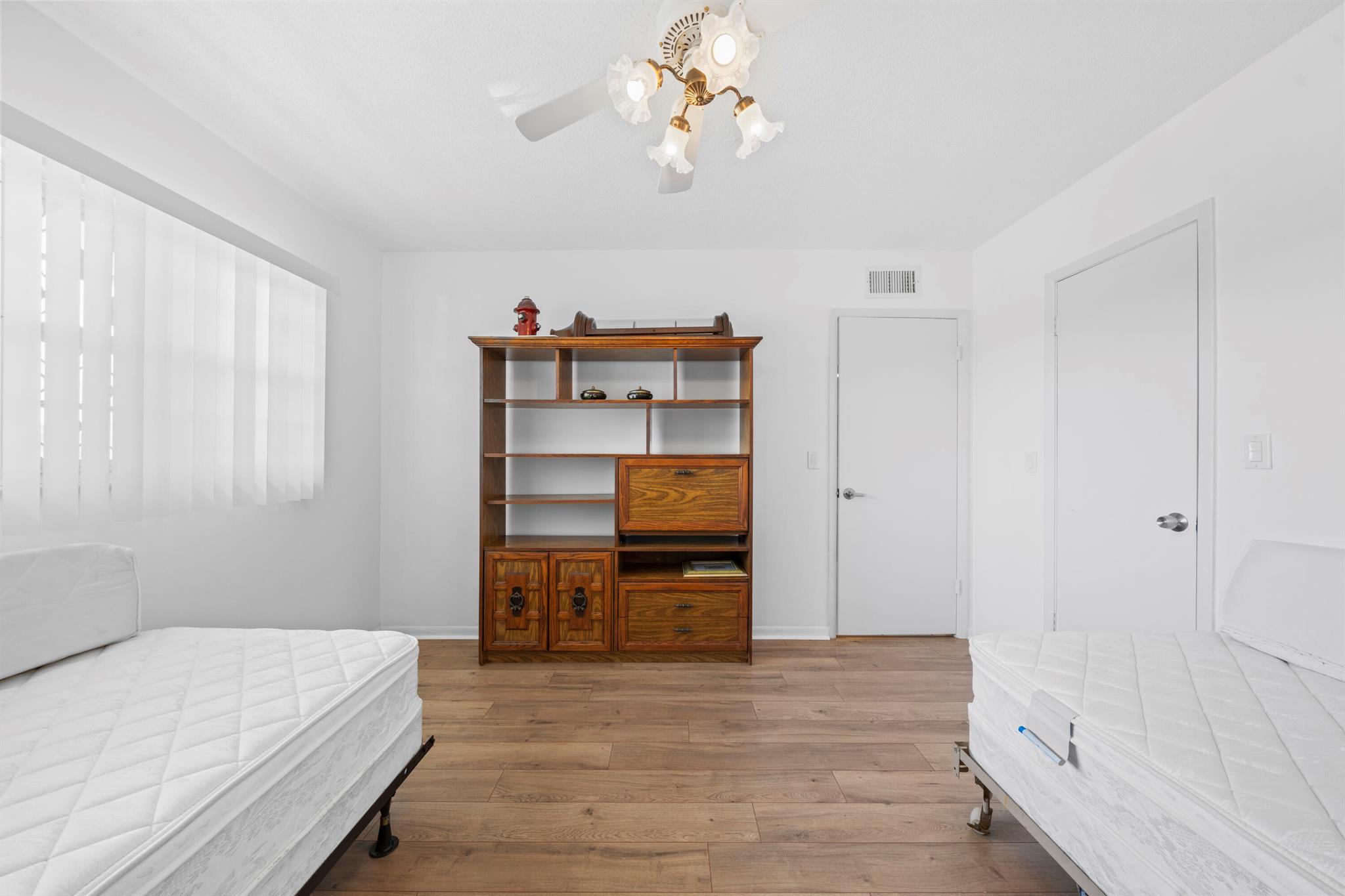 VILLAGE ROYALE ON THE GRE - Residential Lease