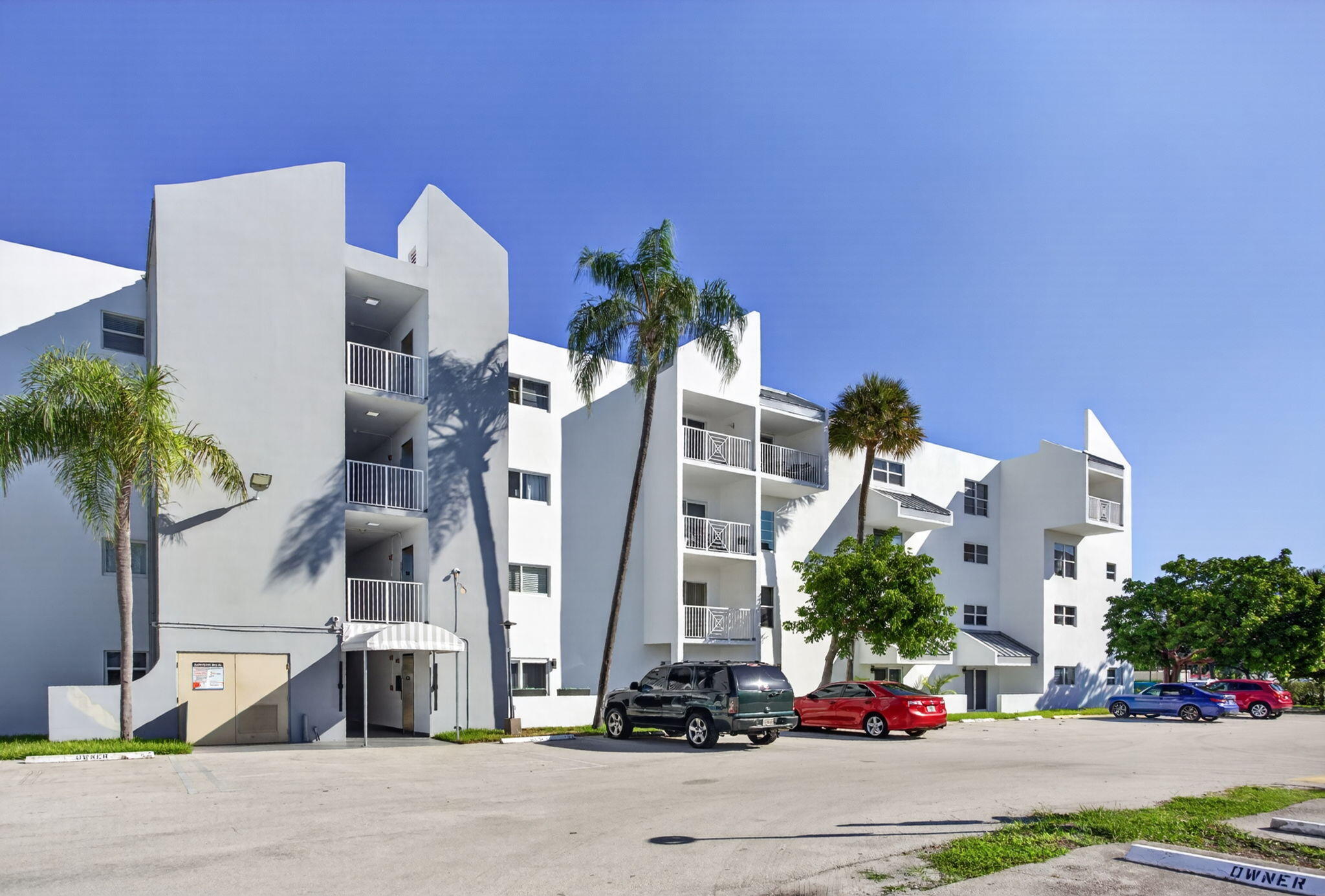 2840 NE 14th Street Causeway 203A