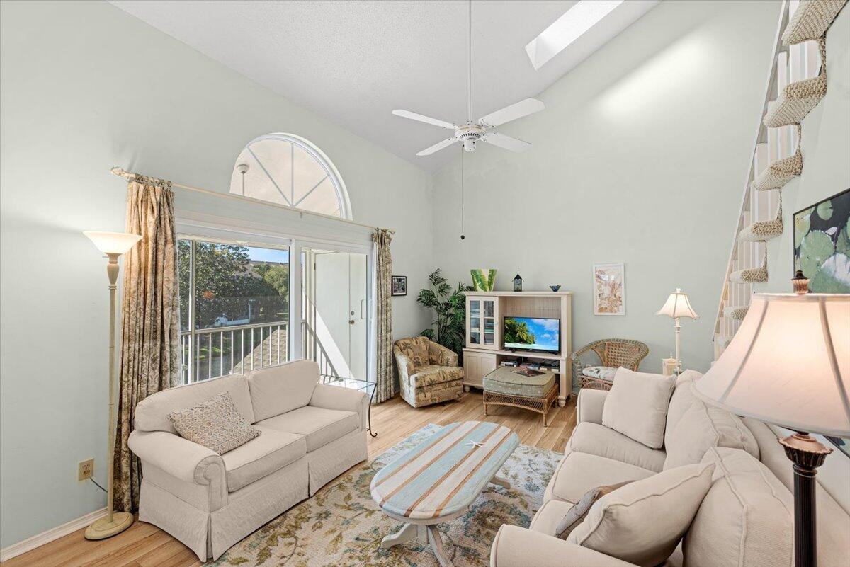 1975 Westminster Circle 2, Vero Beach, FL, 32966/$199,900 4 1975 Westminster Circle 2