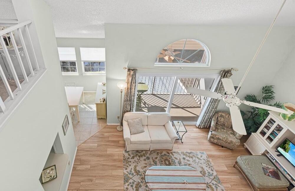 1975 Westminster Circle 2, Vero Beach, FL, 32966/$199,900 3 1975 Westminster Circle 2