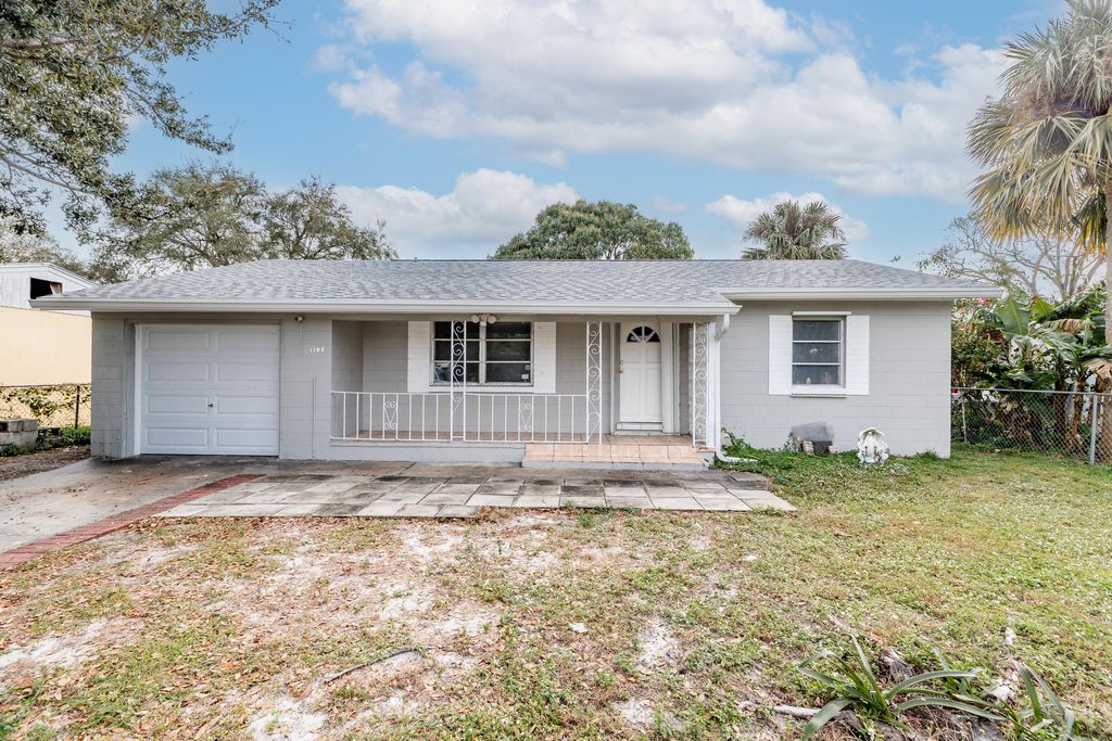 Photo of 1108 Mayflower Road, Fort Pierce, FL 34950 (MLS # R10948519)