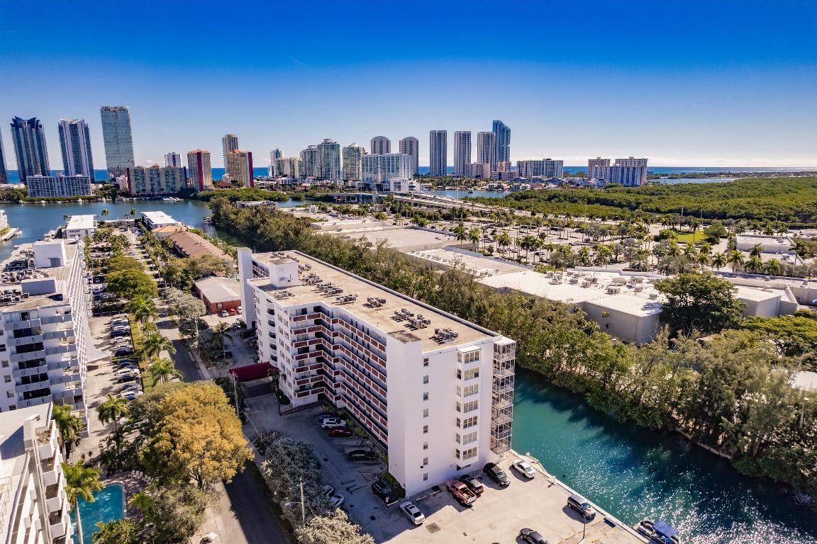 EASTERN SHORES WHITE HOUSE CONDO - Residential