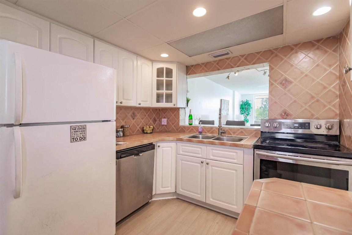 EASTERN SHORES WHITE HOUSE CONDO - Residential