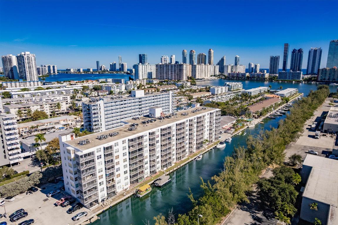 EASTERN SHORES WHITE HOUSE CONDO - Residential