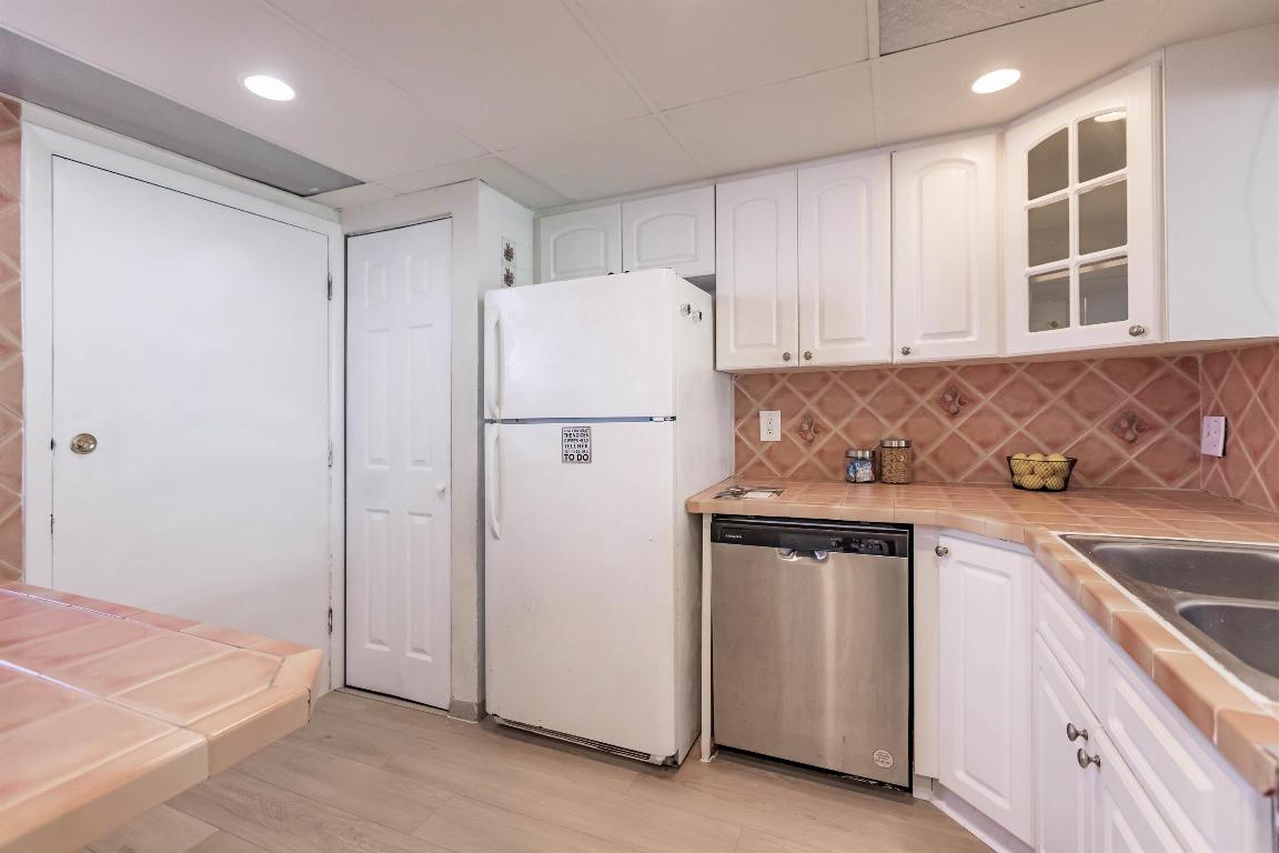 EASTERN SHORES WHITE HOUSE CONDO - Residential