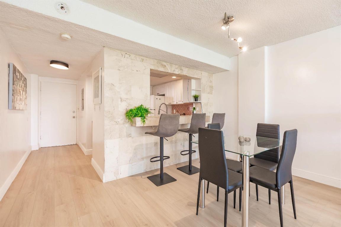 EASTERN SHORES WHITE HOUSE CONDO - Residential