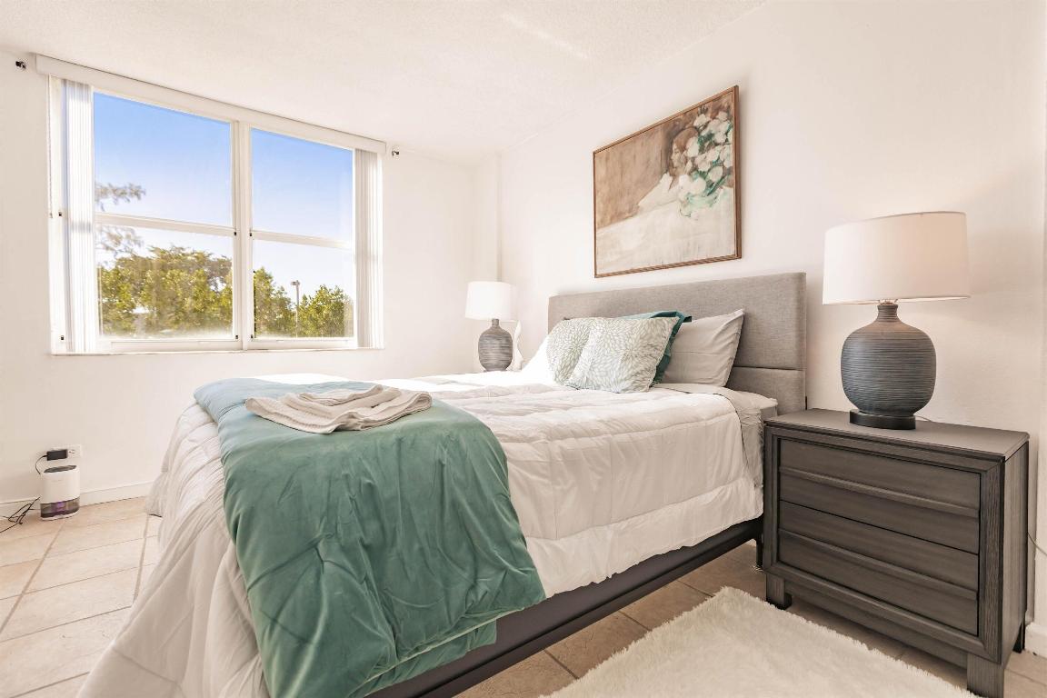 EASTERN SHORES WHITE HOUSE CONDO - Residential