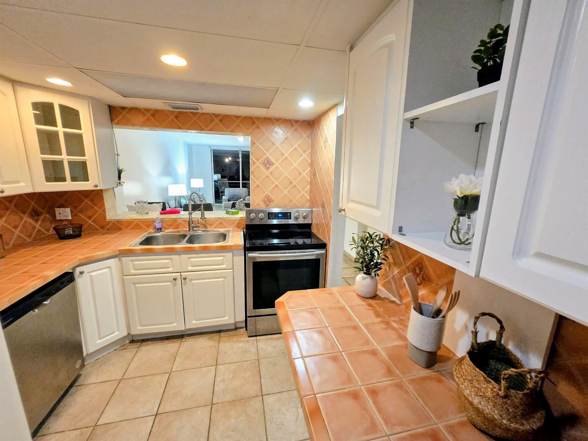 EASTERN SHORES WHITE HOUS - Residential