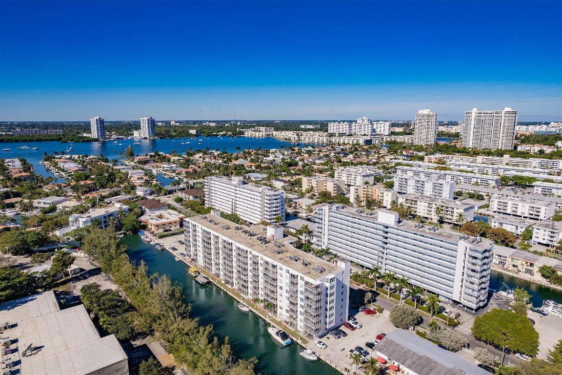 EASTERN SHORES WHITE HOUSE CONDO - Residential