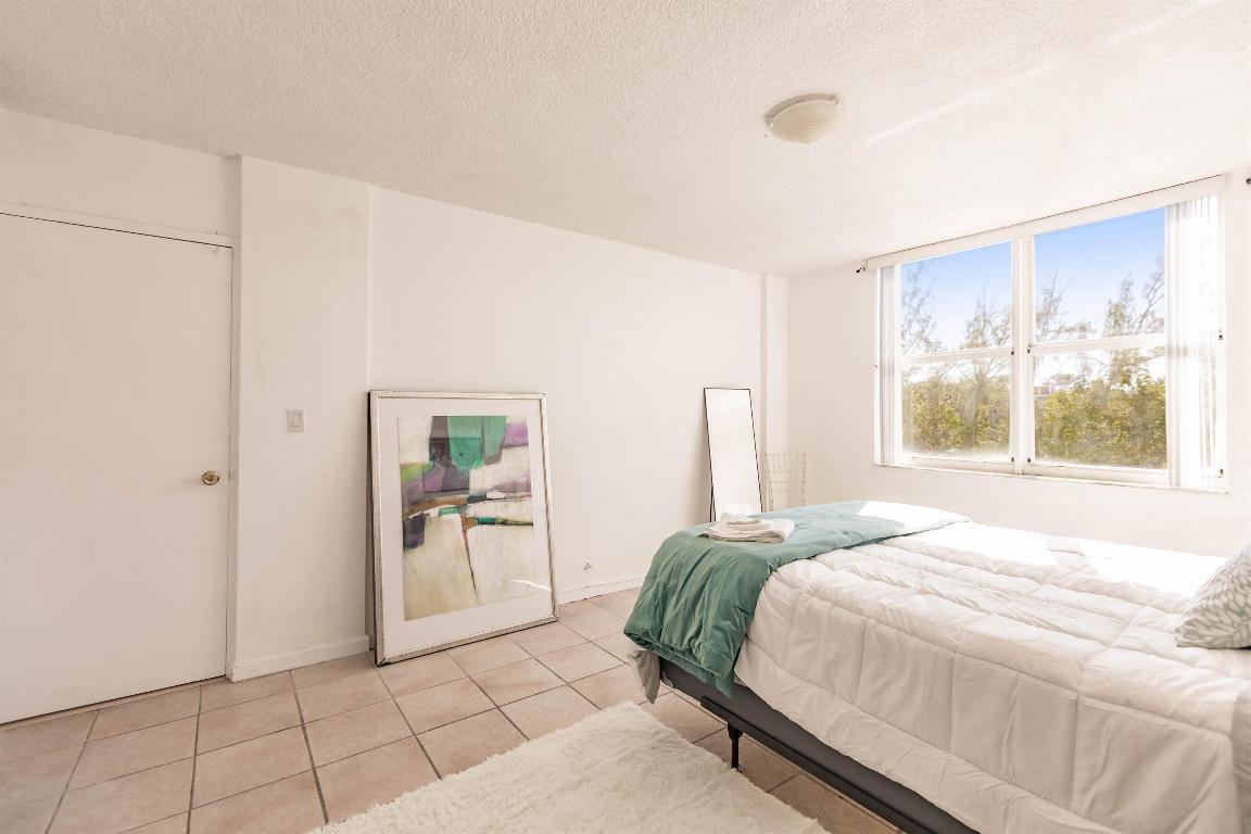 EASTERN SHORES WHITE HOUSE CONDO - Residential