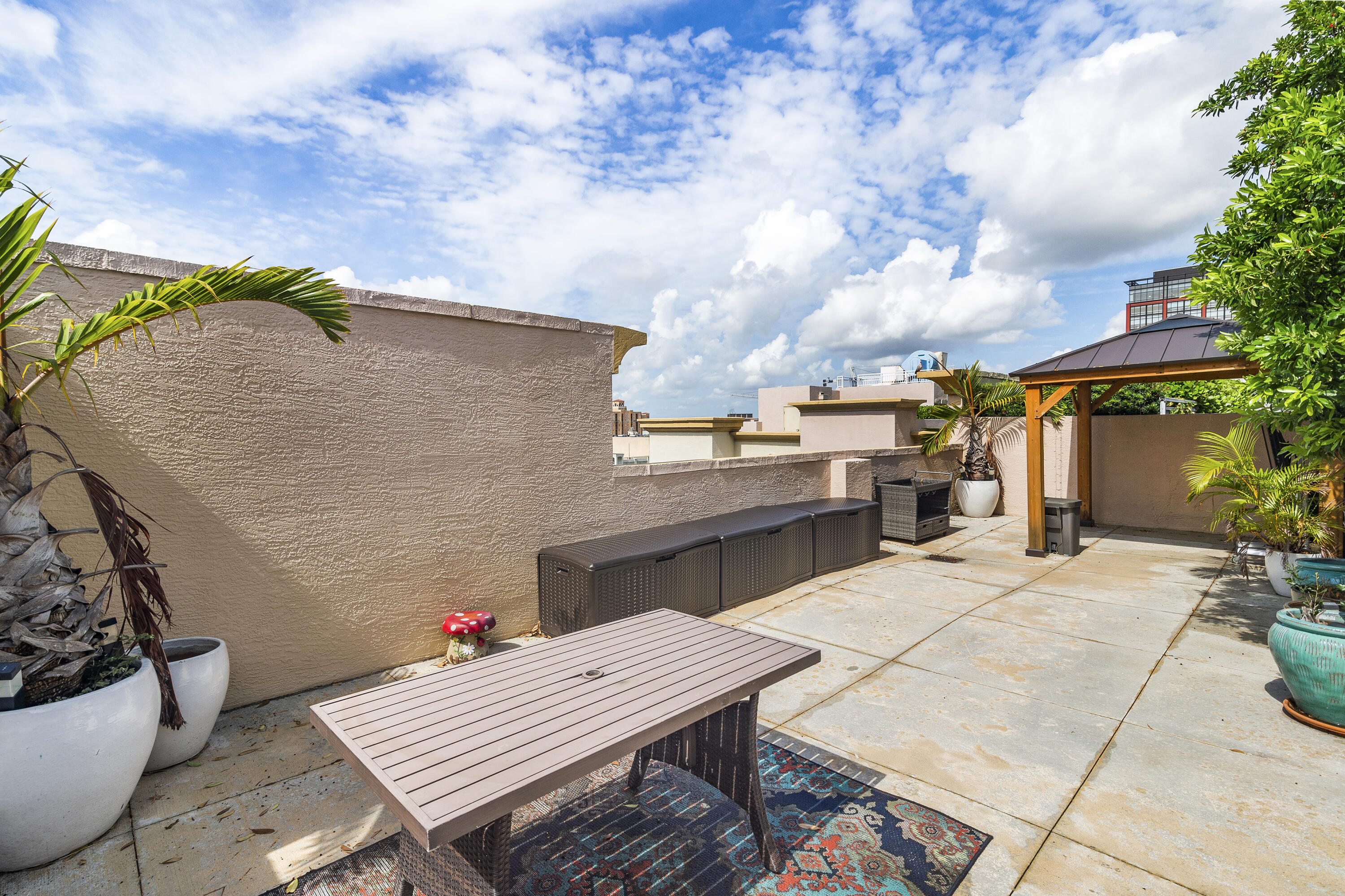 WHITNEY CONDO - Residential Lease