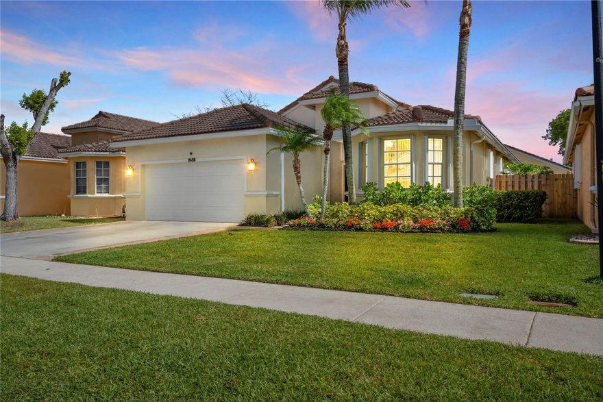 Beautifully updated home in the all-ages gated community of Verona Lakes! This move-in-ready home features a split floor plan, redone kitchen, New Flooring, upgraded laundry room, and a two-car garage. Enjoy a screened-in patio and fully fenced backyard perfect for entertaining. Vaulted ceilings throwout with primary suite featuring roman tub & separate shower.  Conveniently located near the clubhouse, pool, and playground. Verona Lakes offers 24-hour security, tennis, fitness center, and more. close to top schools, shopping, and dining.