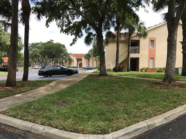 PARADISE COVE AT PALM BEACH LAKES CONDO - Residential