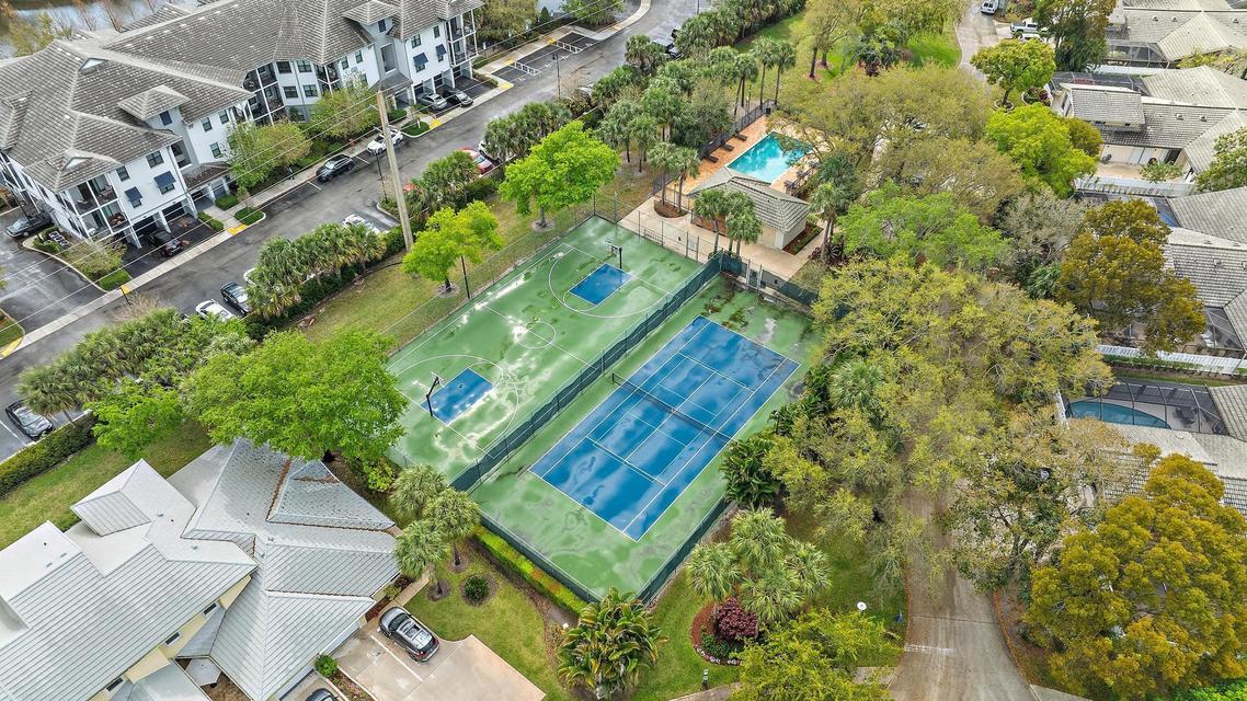 WESTWOOD LAKES 4 WESTWOOD GARDENS - Residential