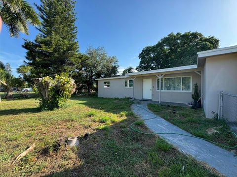 Photo of 1624 BOARDMAN Avenue, West Palm Beach, FL 33407 (MLS # B26067434)