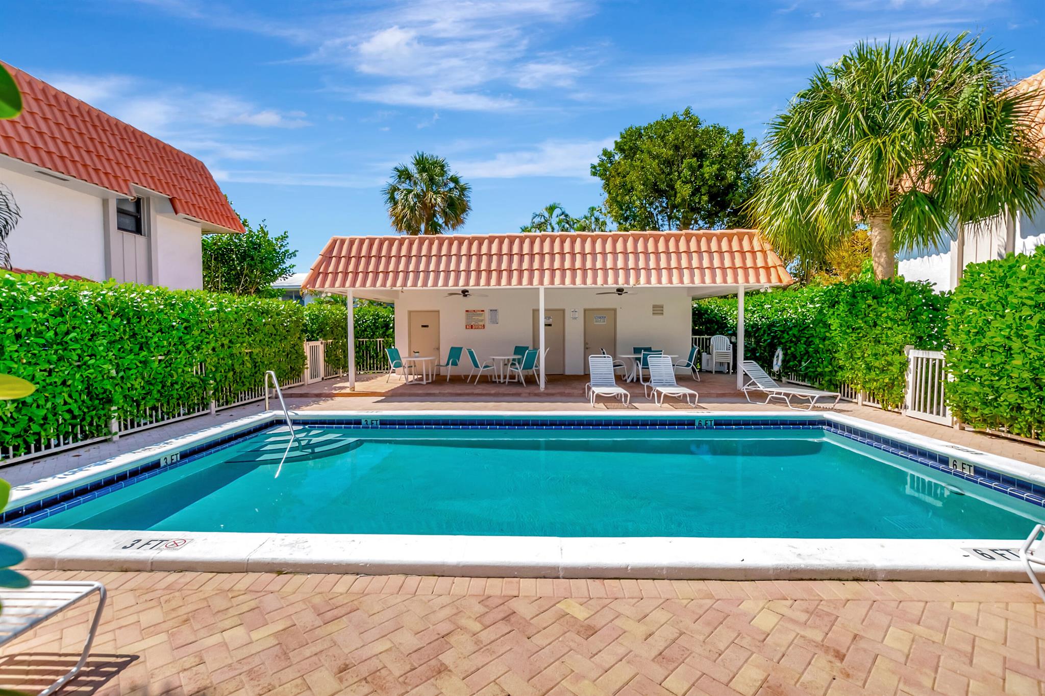 LANDMARK TOWNHOUSES OF BO - Residential