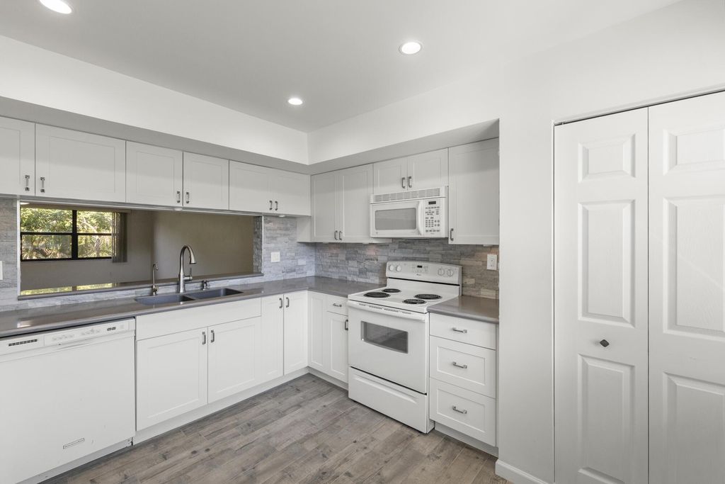 Photo of 6670 Villa Sonrisa Drive #221, Boca Raton, FL 33433 (MLS # R11143494)