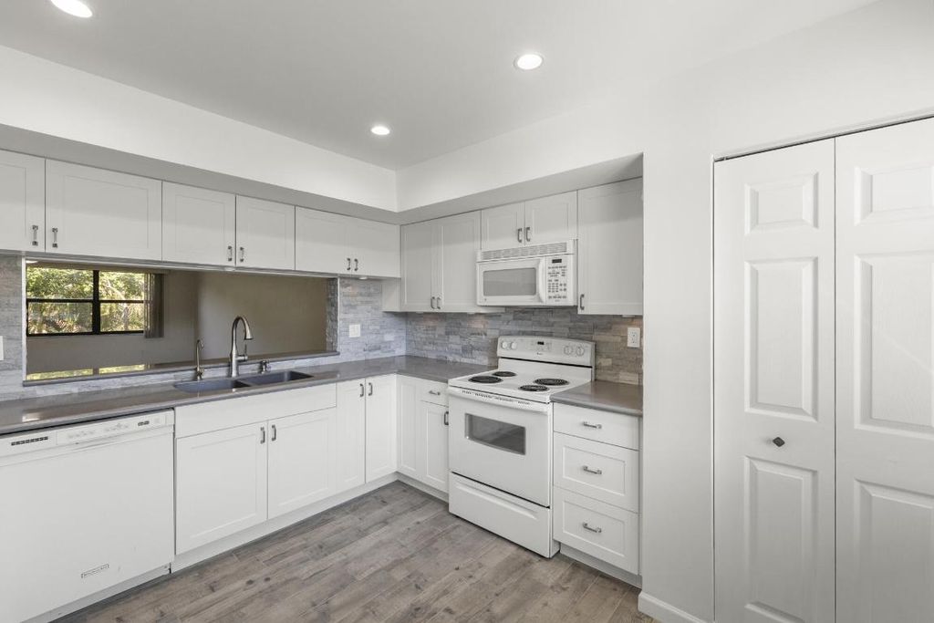 Photo of 6670 Villa Sonrisa Drive #221, Boca Raton, FL 33433 (MLS # R11143494)