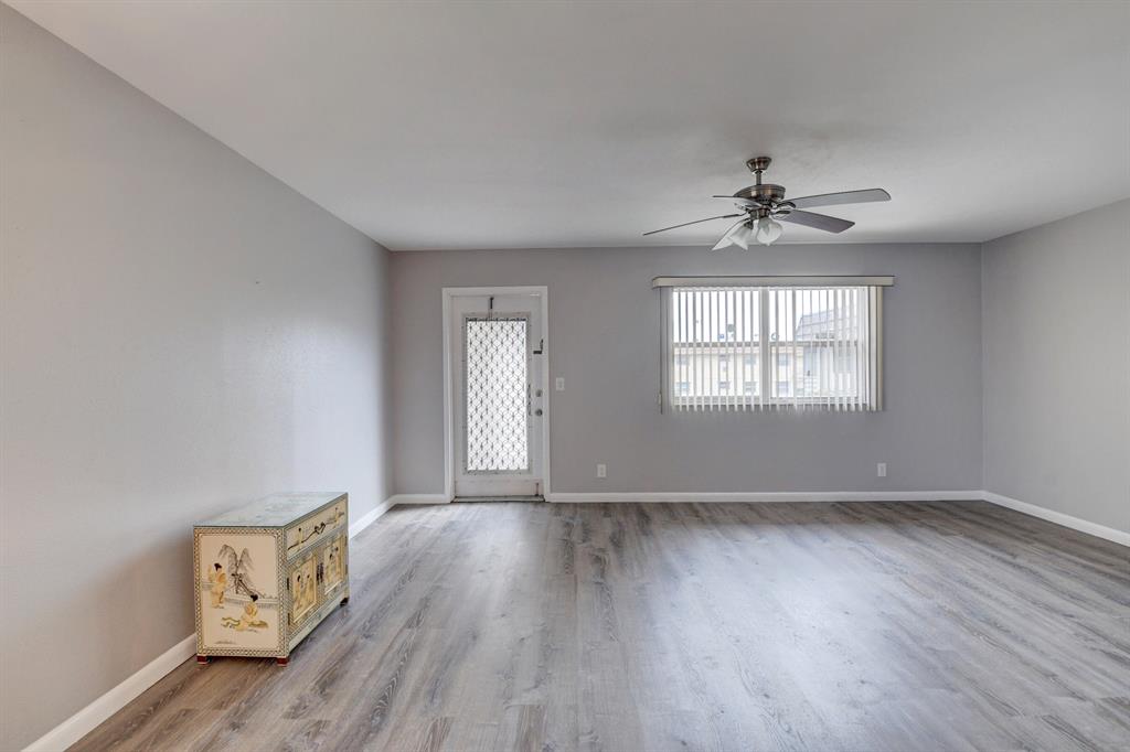 KINGS POINT SAXONY CONDOS - Residential