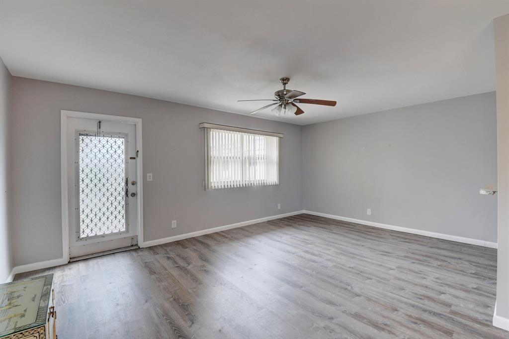 KINGS POINT SAXONY CONDOS - Residential