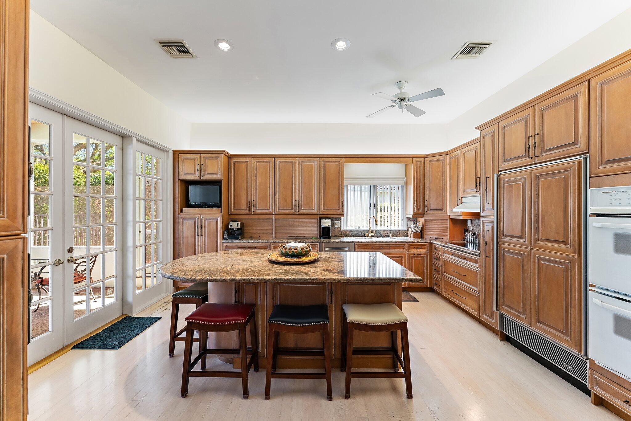 Jupiter Hills Village - Residential