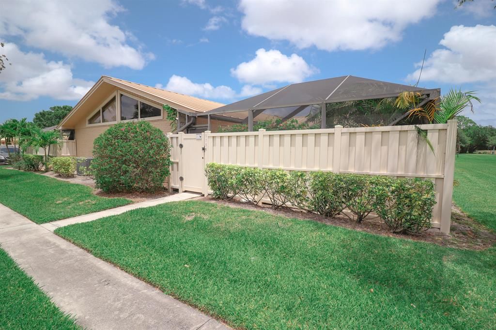 Photo of 5758 Golden Eagle Circle, Palm Beach Gardens, FL 33418 (MLS # R10891287)