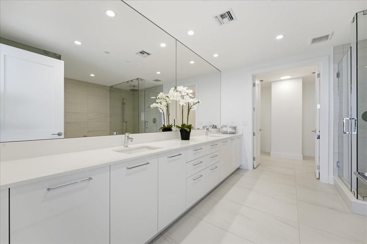 SELENE OCEANFRONT - Residential