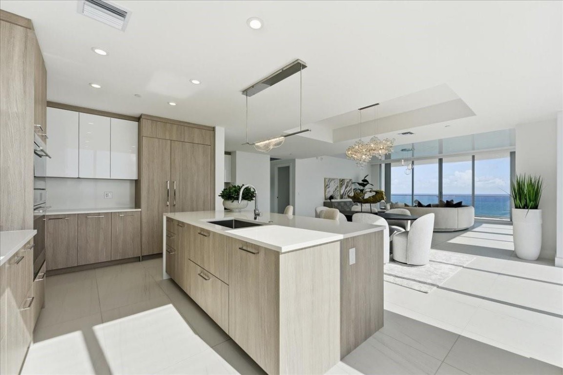 SELENE OCEANFRONT - Residential