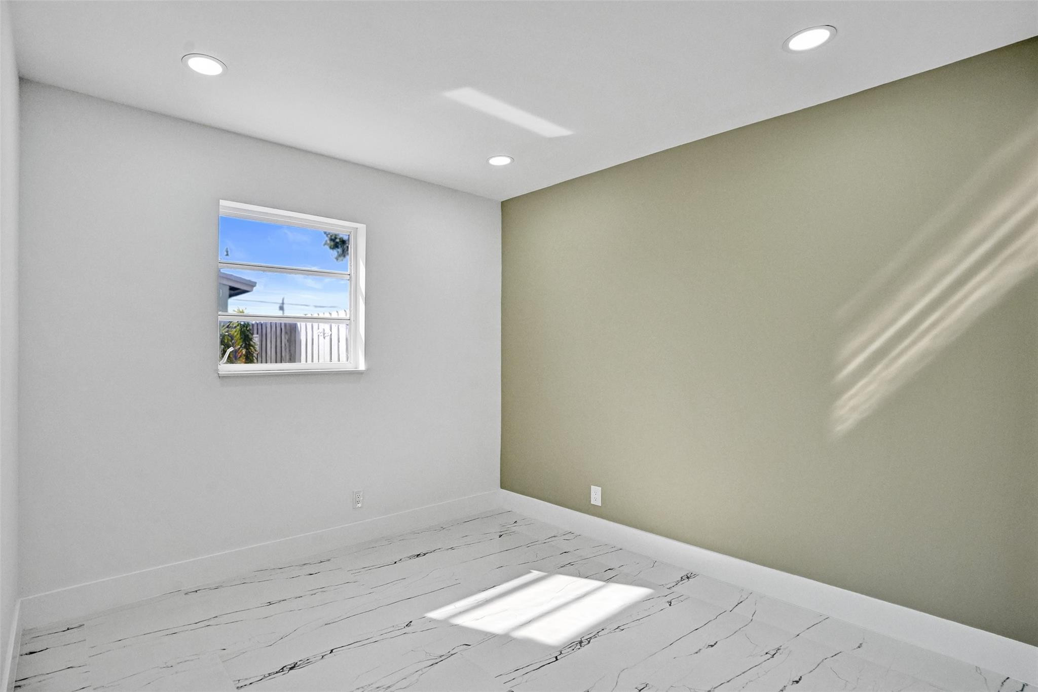 CORAL MANOR - Residential