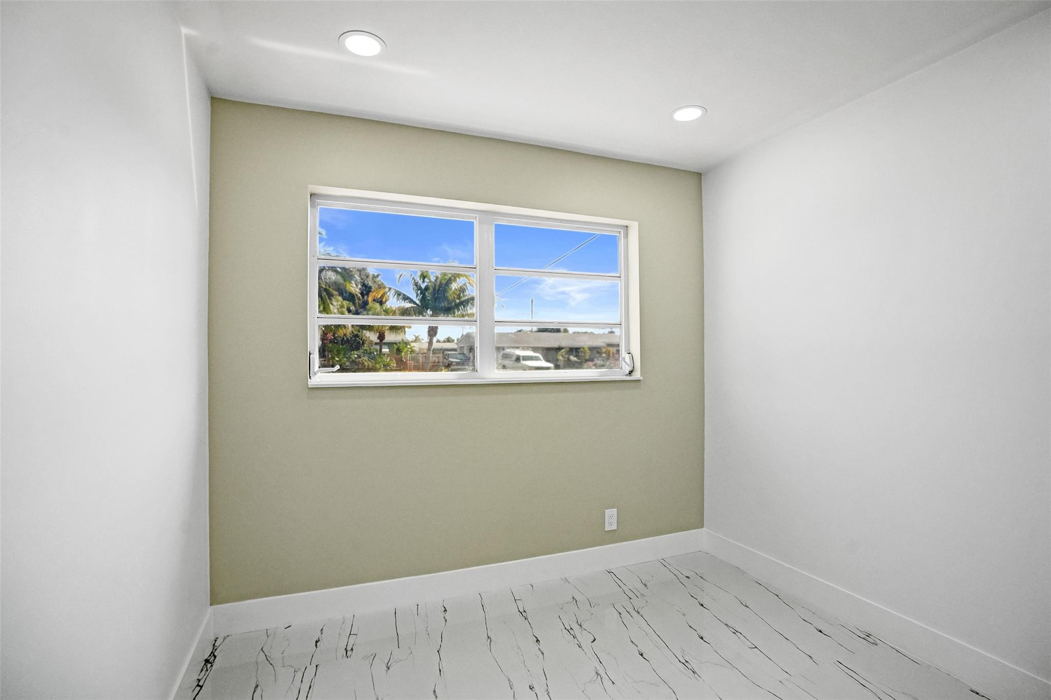 CORAL MANOR - Residential