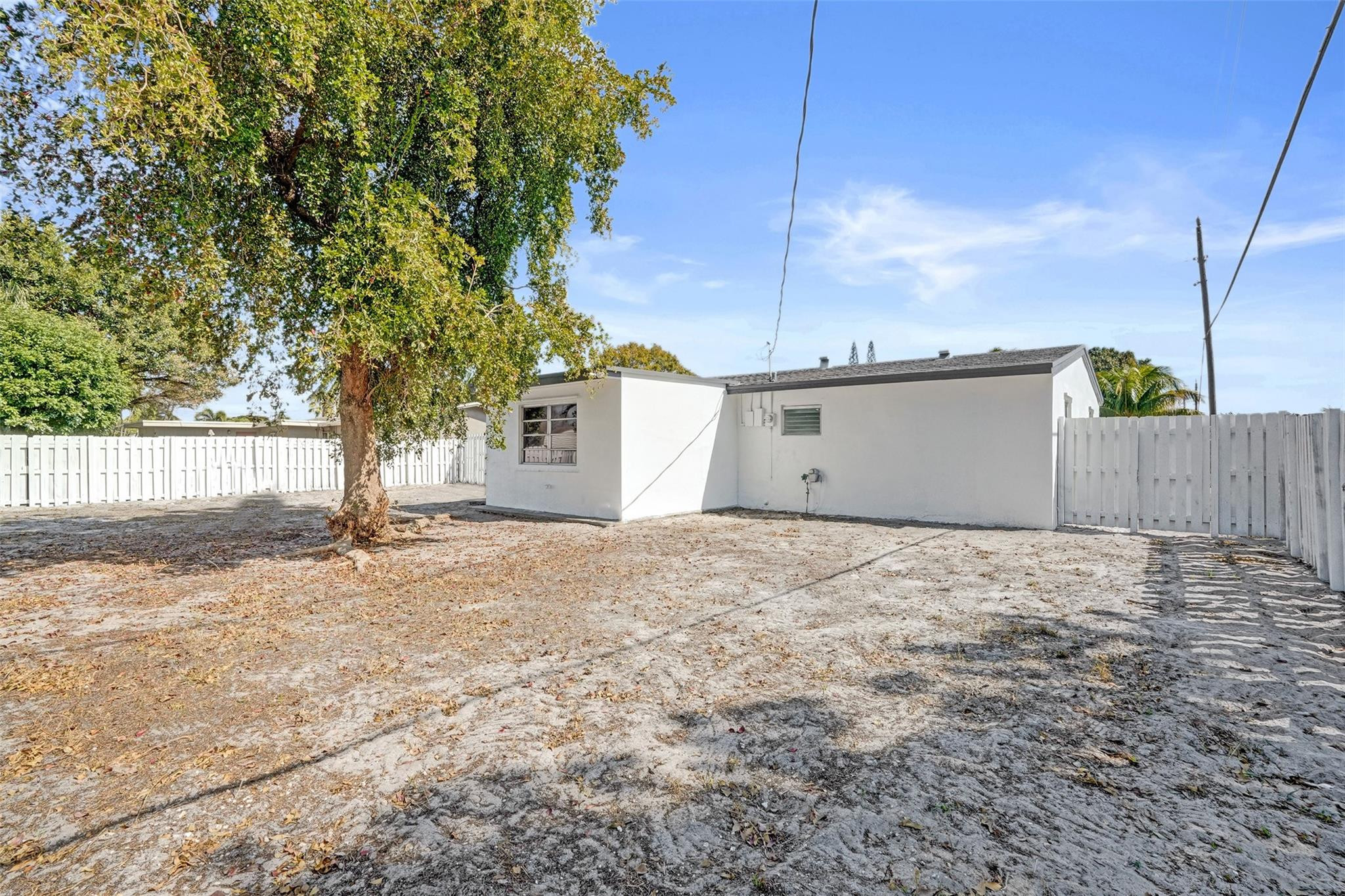 CORAL MANOR - Residential